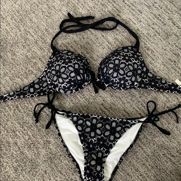 Victoria’s Secret bikini - Picture 1 of 1